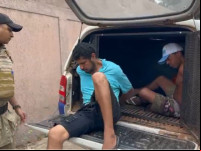 Suspeitos foram presos próximo ao local do crime ainda com os mesmos trajes usados durante o ataque.