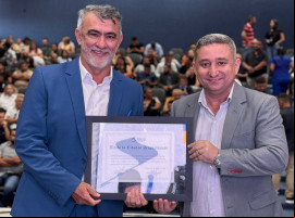 Após receber o título, Amélio participou da inauguração de um  de LED, doado pela Aleto à Câmara de Araguaína, para aprimorar os trabalhos do Legislativo Municipal.