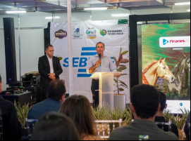 Prefeito Wagner Rodrigues durante discurso na abertura da 57ª Expoara, reforçando o apoio da gestão ao agronegócio e à valorização do produtor rural.