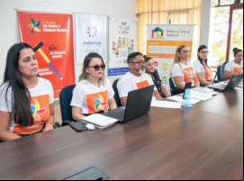  Técnicos da Setas orientam o pessoas e técnicos da Proteção Social Especial dos municípios